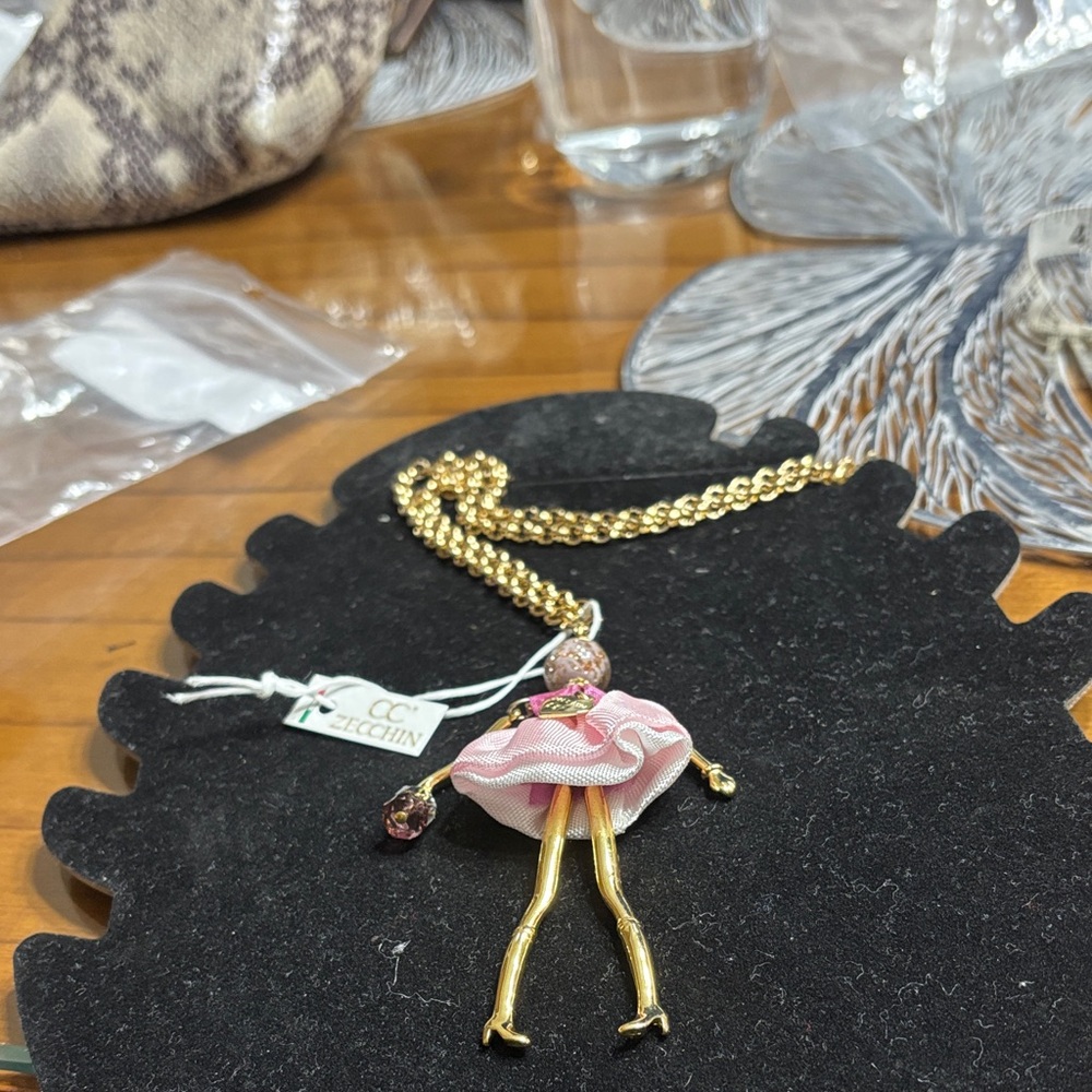 Charming Gold and Pink Pendant Necklace made in Italy with Murano glass